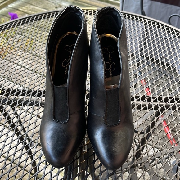 Jessica Simpson size 8 boot shoe, platform front ,stiletto heel , black leather - Picture 5 of 5